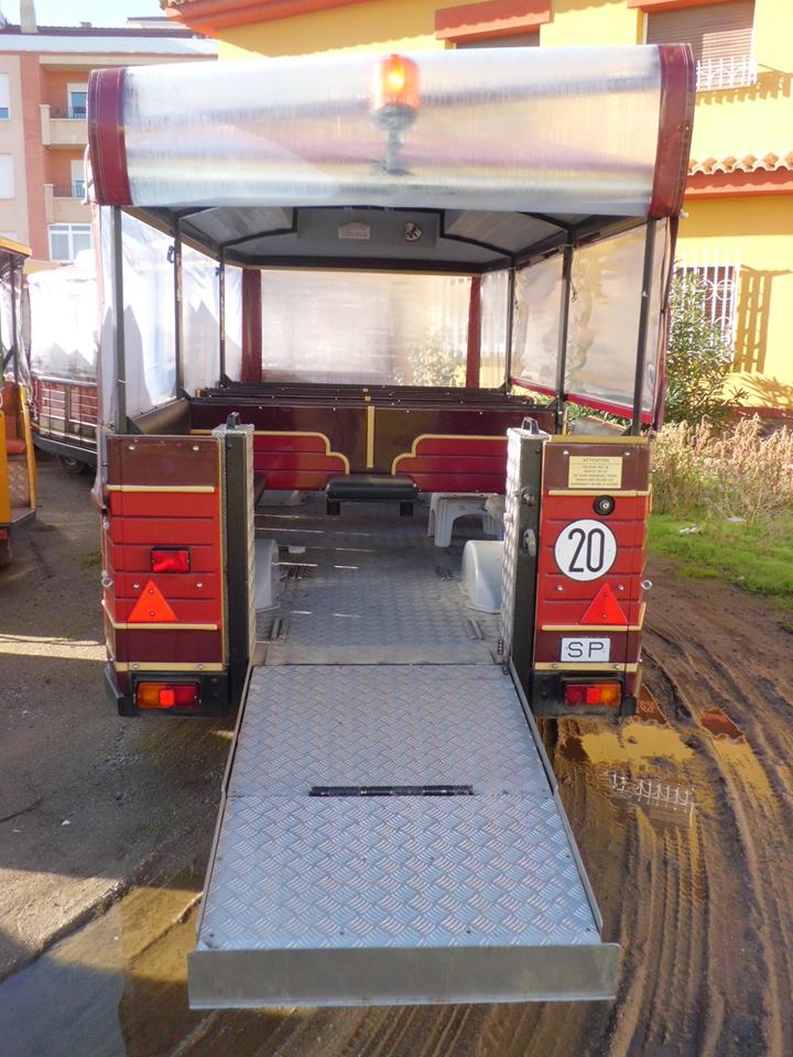 Plaza reservada para personas con movilidad reducida de un tren turístico